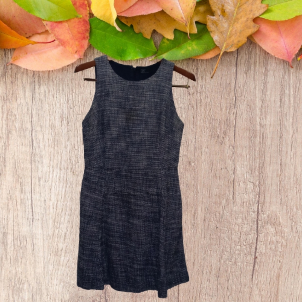 Woman dress with no sleeves
